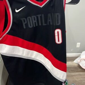 Dame Lillard Yth large jersey